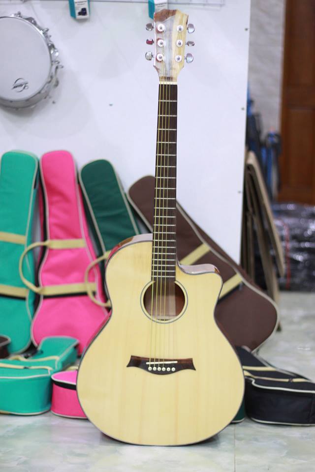 Bán đàn guitar giá rẻ tại Quận 10